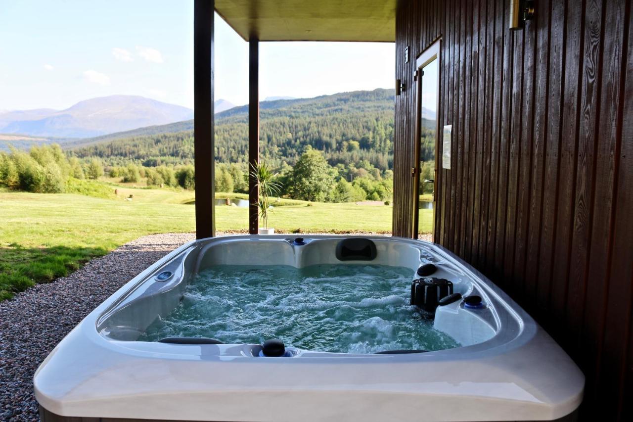 Apartament Frances' Sketch Pad With Hot Tub Fort William Zewnętrze zdjęcie