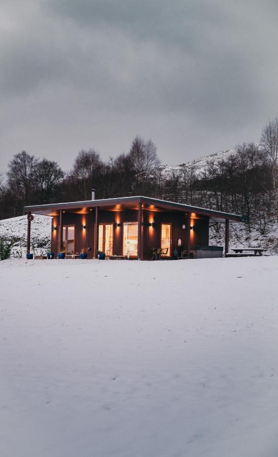 Apartament Frances' Sketch Pad With Hot Tub Fort William Zewnętrze zdjęcie