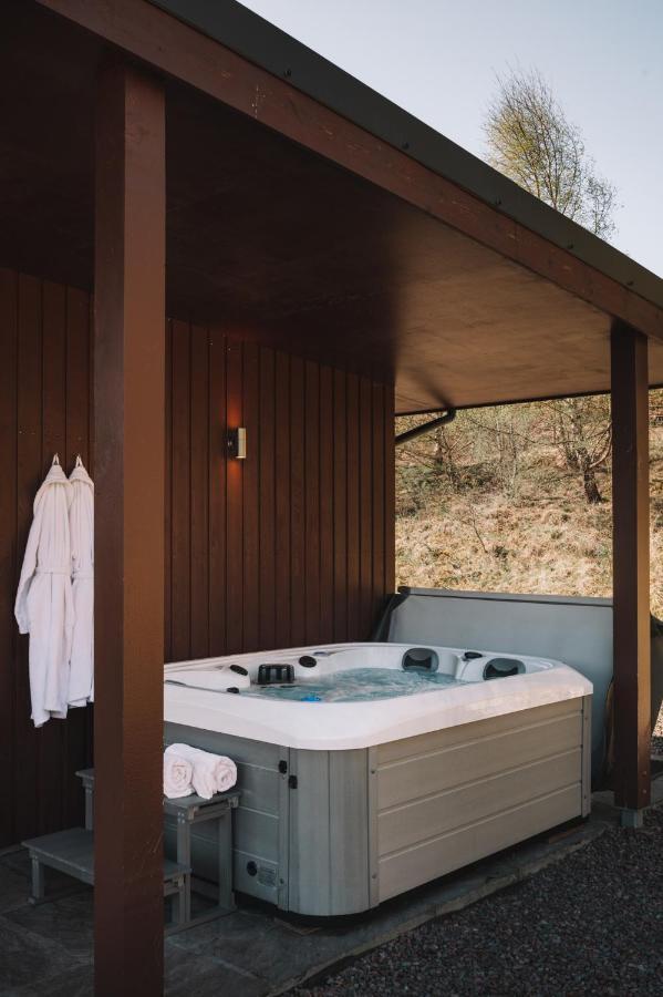 Apartament Frances' Sketch Pad With Hot Tub Fort William Zewnętrze zdjęcie