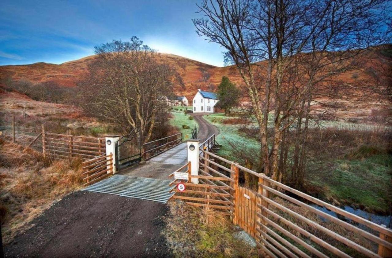 Apartament Frances' Sketch Pad With Hot Tub Fort William Zewnętrze zdjęcie